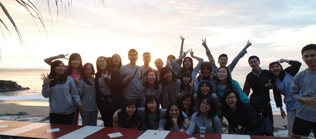 Menikmati Keindahan Sunset Di Pantai Pangandaran